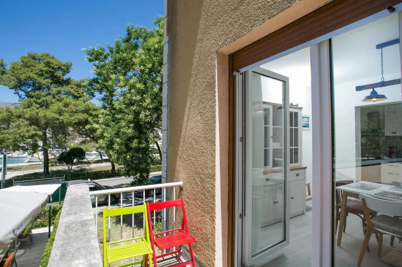 Uncle Albertʹs Trogir Apartament