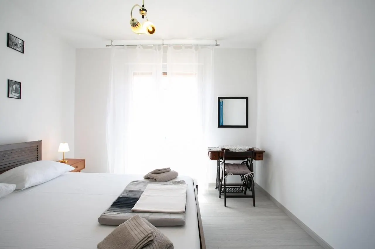 Apartament Uncle Albertʹs Trogir
